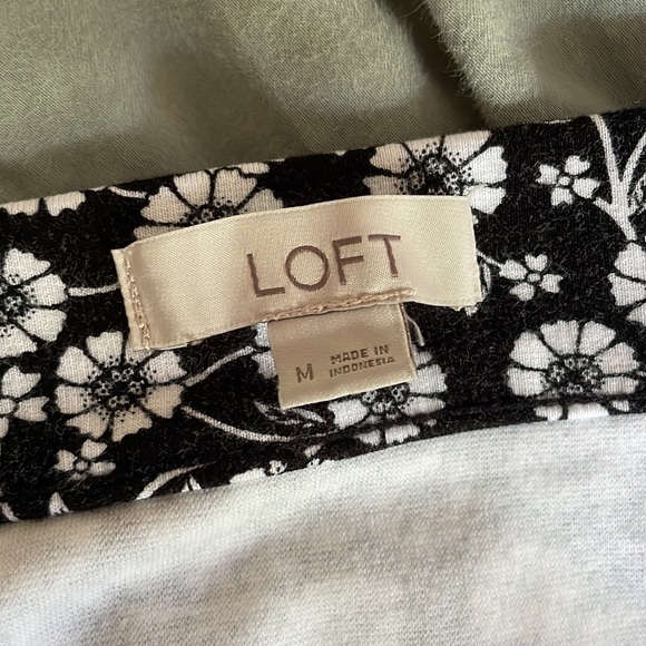LOFT Floral Skirt (M) - Picture 3 of 4